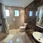 Seaview 6 Bedroom & Private Pool *