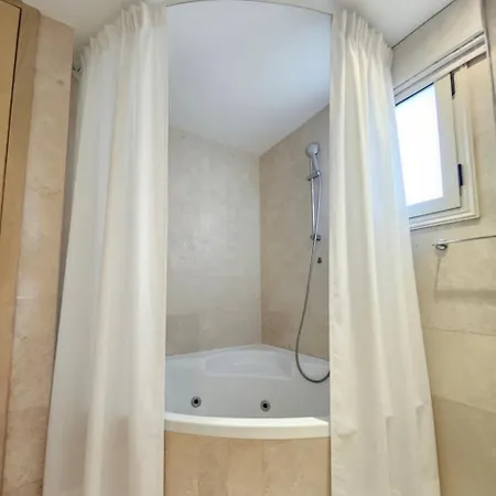 Seaview 6br With Heated Pool, & Private Cinema