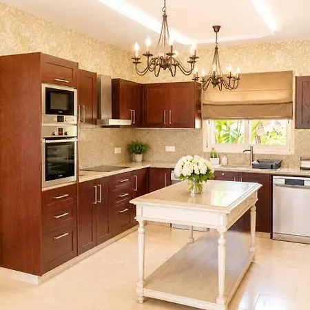 Seaview 6br With Heated Pool, & Private Cinema Limisso