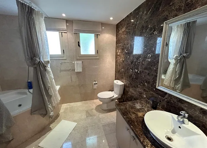 Seaview 6 Bedroom & Private Pool *