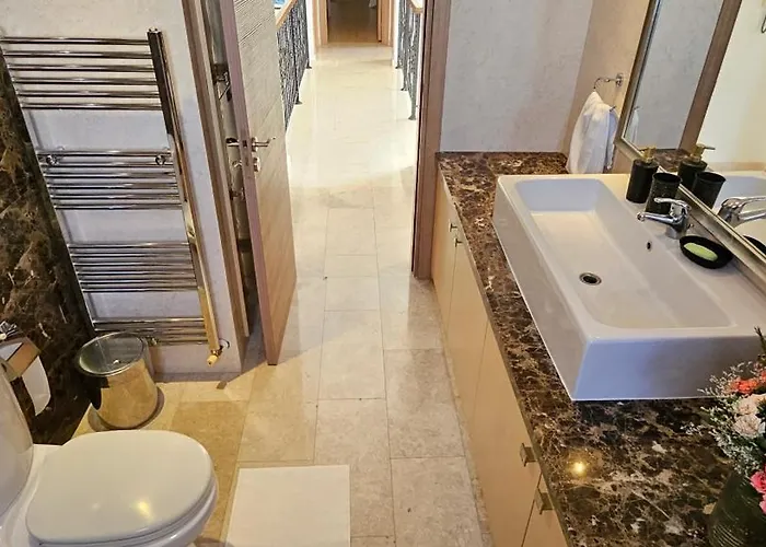 Seaview 6 Bedroom & Private Pool Lemesos